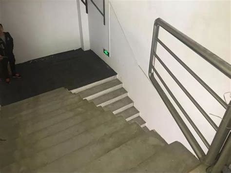 某工程消防疏散钢爬梯设计图纸_楼梯电梯构造图_土木在线