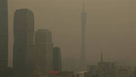 雾霾南下珠三角城市群“沦陷” 广州多个监测点出现重度污染|界面新闻 · 中国