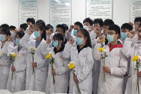 “无言礼赞”缅怀“大体老师” 沪台两地医学生向遗体捐献者表敬意