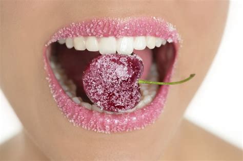 【嘴唇肿胀】【图】嘴唇肿胀是什么引起的 几种原因你需要清楚_伊秀健康|yxlady.com