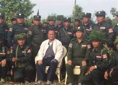 缅甸佤邦联合军总司令鲍有祥试用97式步枪_腾讯视频