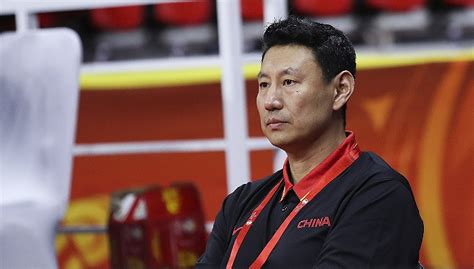 李楠离任中国男篮主帅一职：向失望过伤心过的人道歉|界面新闻 · 体育