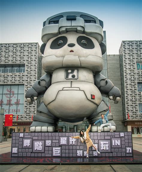 毕横来了！巨型熊猫雕塑“胖哒”亮相洛阳泉舜购物__凤凰网