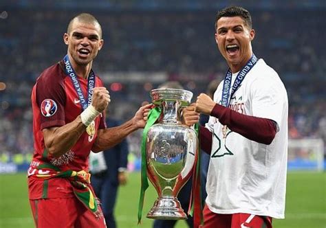 欧洲杯决赛最佳球员佩佩 葡萄牙夺冠的大功臣_青新闻__中国青年网
