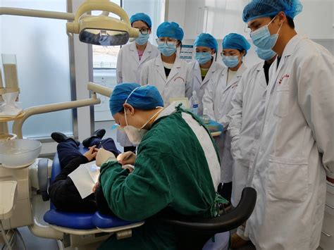 21级口腔医学专业学生进医院开展临床见习