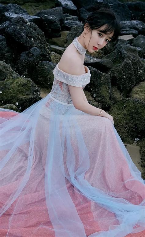 清新可爱的杨紫，惊艳迷人，文雅秀丽的写真照！
