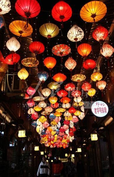 浙江台州：古街张灯结彩年味浓-人民图片网