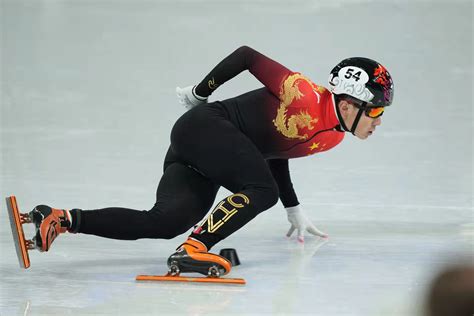 冬奥图集丨武大靖出战短道速滑男子500米半决赛_新体育网