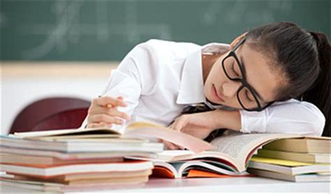 为什么学生上课总是想睡觉 哪些方法防困提神_初三网