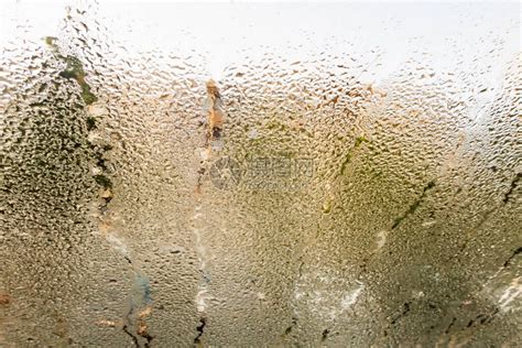 雨滴落在窗户上高清图片下载-正版图片504151702-摄图网