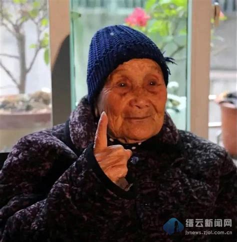 百岁老人陈爱乐：保持快乐就是活到102岁的秘诀