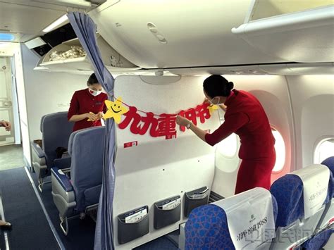 南航机舱茶点飘香 贵州旅客体验“云上重阳”-中国民航网
