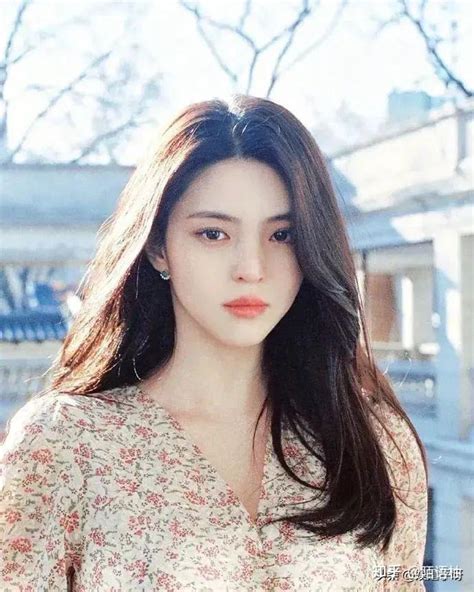 韩国女艺人申贤彬代言护肤品牌拍最新宣传照