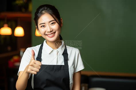 餐厅中的女服务员高清图片下载-正版图片600642675-摄图网