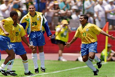 巴西队五大传奇巨星 贝利堪称一个时代 罗纳尔多成就极高_排行榜123网