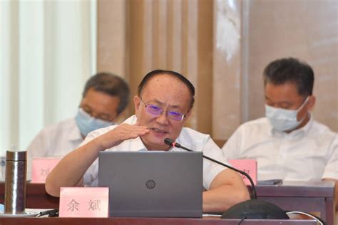 10月14日，蒋耀平副部长与广东省省长朱小丹等领导会见第112届广交会的港澳代表团