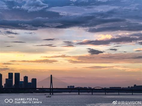 日落蓝调时刻是最适合拍摄城市风光的时段