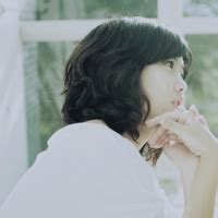 法国温柔短发女生头像