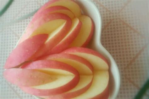 最简单的苹果切花的做法_最简单的苹果切花怎么做_美食杰