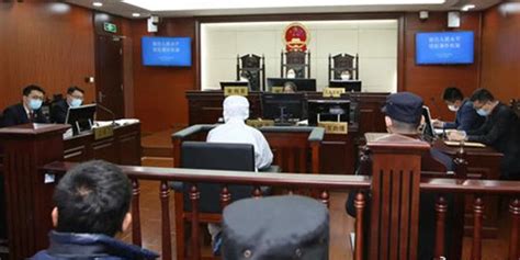 22日，上海市第三中级人民法院（以下简称上海三中院）公开开庭审……_手机新浪网