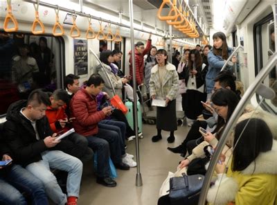 同学妈妈患癌 成都学子地铁上英语演讲募捐-中国吉林网