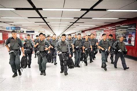 揭秘香港警队“大片”幕后：600余位阿sir出演 9晚完成拍摄_凤凰网视频_凤凰网