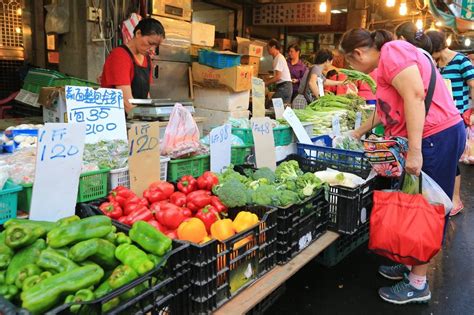 视频 | 上海菜价能“屏牢”吗？我们去了家菜场，他们这样说