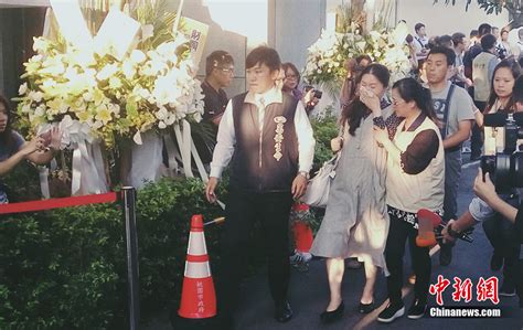 台湾“7·19”事故罹难者家属到灵堂吊唁(组图)-千龙网·中国首都网