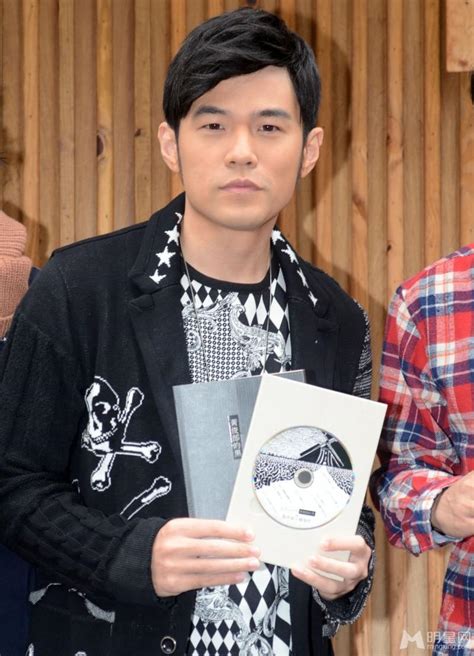方文山黄俊郎都给他写词，曹杨把首专《规定情境》做成了“CD音乐剧”！ - 知乎