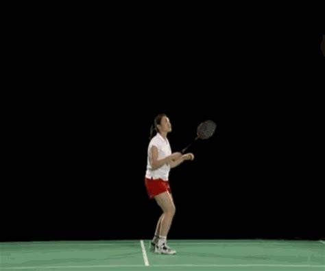 羽毛球吊球技术详解：如何运用轻吊和劈吊_楚天运动频道