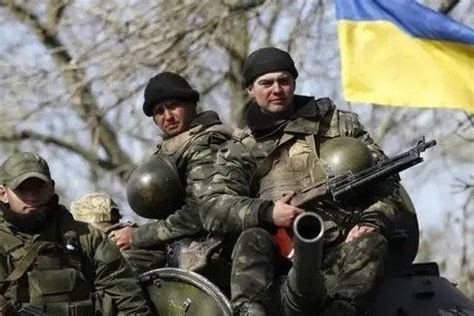 乌克兰士兵在解放的哈尔科夫伊久姆镇发现了440多具尸体的乱葬坑 - 知乎