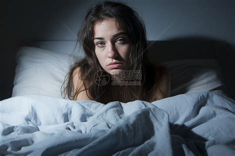 失眠的女人高清图片下载-正版图片600564464-摄图网