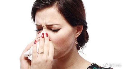 打喷嚏、流鼻涕多由什么类型的感冒引起？|鼻涕|感冒|鼻腔_新浪新闻