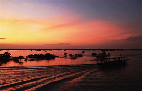 【洞里萨湖的黄昏——柬埔寨印象一摄影图片】柬埔寨洞里萨湖生活摄影_水上屋影吧_太平洋电脑网摄影部落
