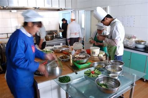 当一个男人学会了做饭 - 家在深圳