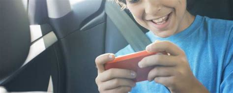 小孩子玩手机怎么控制 小孩子玩手机控制方法_知秀网