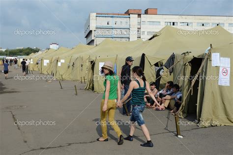 Tillfälliga läger för internflyktingar – Redaktionell stockfoto ...