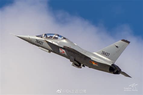 中国空军新一代高级教练机教10，出口型叫L15|高级教练机|出口型|中国空军_新浪新闻