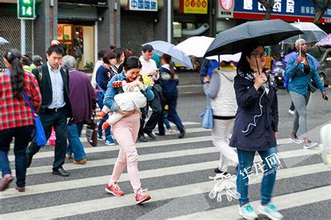 冷得“打摆子”！周末两天雨洒山城 主城大部气温低至15℃_媒体推荐_新闻_齐鲁网