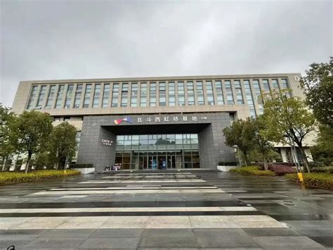华为青浦研发中心结构性封顶，将建成华为全球最大创新基地|平方米|上海市_新浪新闻