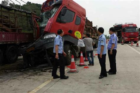 芜湖两半挂车高速相撞 一司机被困驾驶室凤凰网安徽_凤凰网
