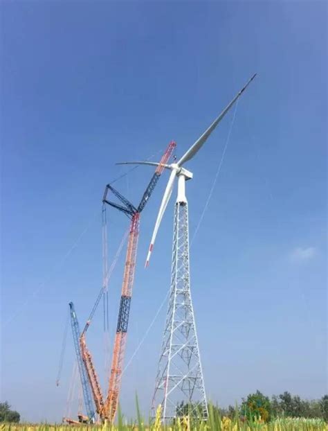 国内首台2MW 120m桁架塔架风力发电机组吊装成功-国际风力发电网