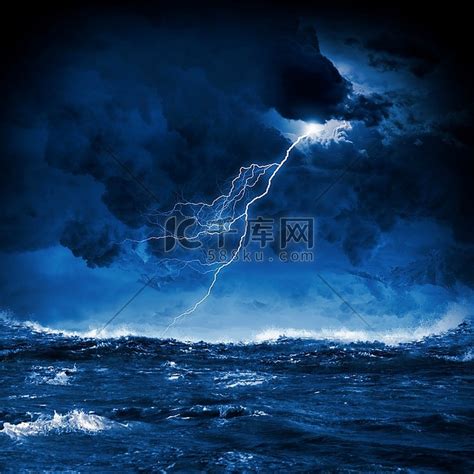 雷暴在海高清摄影大图-千库网