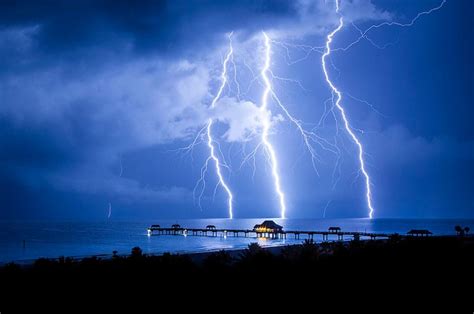 雷雨季节来临，如何拍摄出震撼的闪电图片？-搜狐大视野-搜狐新闻