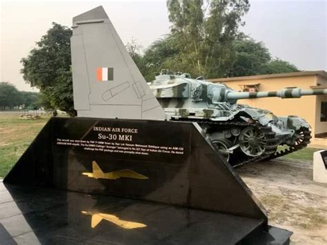 巴铁建纪念碑：今年2月击落印军1架米格21与1架苏30_新浪图片