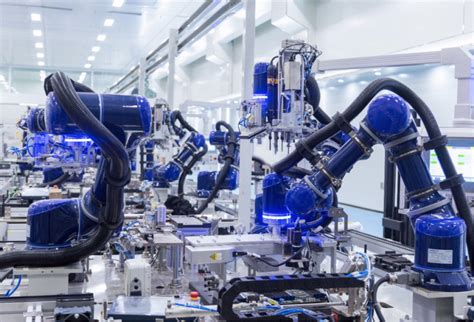 新松多可协作机器人助力电子制造产业升级_机器人网
