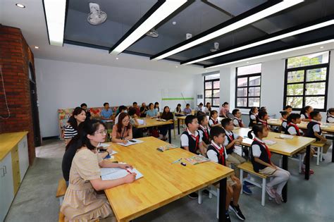 小学教育专业新教师在小学课堂开启职业生涯第一步