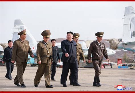金正恩突击视察空军部队 朝鲜米格29近景曝光