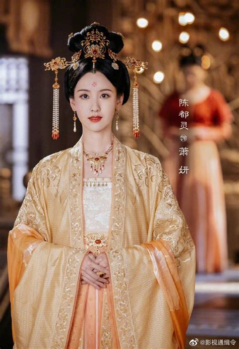 古装造型黄图片