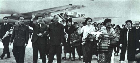 老照片 柬埔寨西哈努克亲王访问越南|柬埔寨|西哈努克|亲王_新浪新闻
